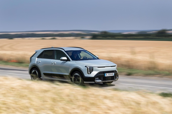 Nous avons relevé une consommation moyenne de 5,8 l/100 km au terme de notre essai. C'est en ville que le Niro délivre son plein potentiel. La consommation descend aux alentours de 4, 5 l/100 km.