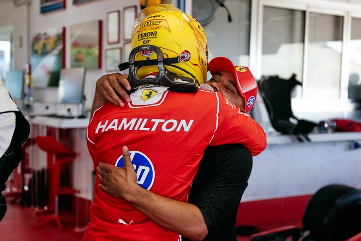 Grâce à Ferrari, Lewis Hamilton a pu embarquer son frère pour lui faire ressentir ce qu’est vraiment une Formule 1