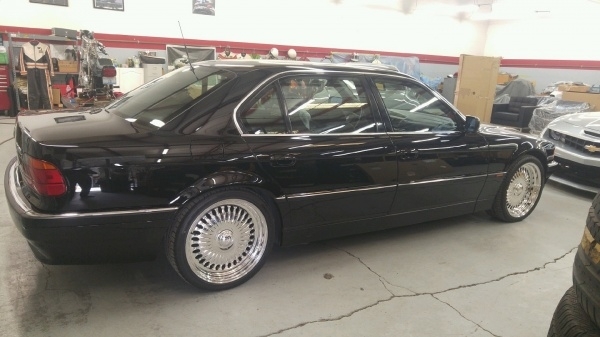 BMW : la 750i dans laquelle le rappeur Tupac est mort est à vendre
