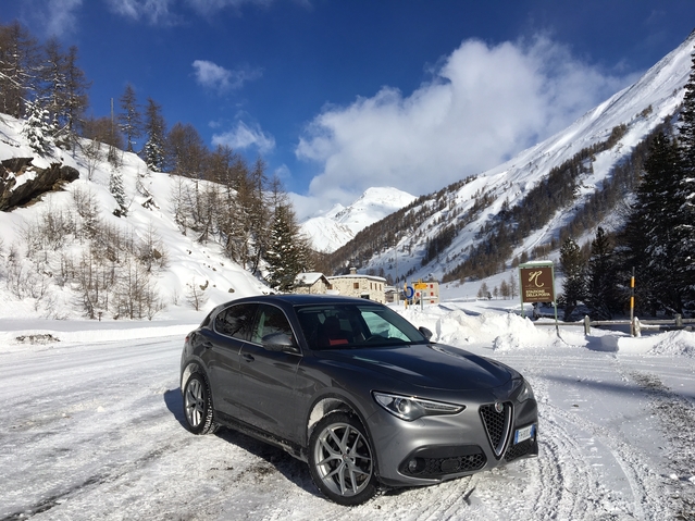 Alfa Romeo Stelvio : les premières images de l'essai en live