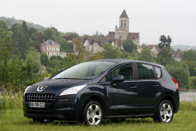 Peugeot 3008 vs Nissan Qashqai : à la croisée des chemins