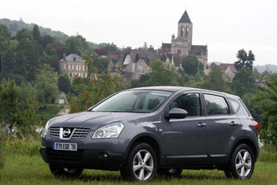 Peugeot 3008 vs Nissan Qashqai : à la croisée des chemins