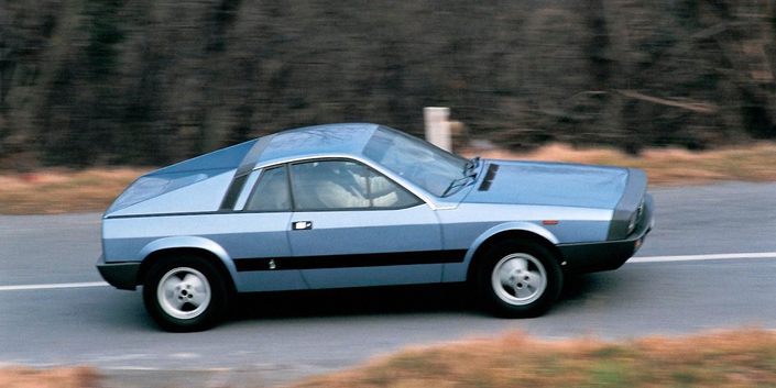 Confortable et prévenante, la Lancia Beta Montecarlo étonne par ses bonnes manières sur route. Elle est aussi très efficace, mais son moteur est plus bruyant que performant, hélas...