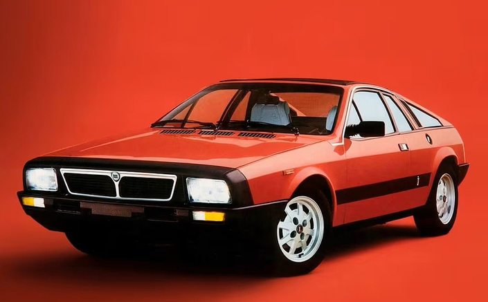 Au salon de Genève 1980, surprise, la Lancia Montecarlo revient, débarrassée de l'appellation Beta mais dotée d'une nouvelle calandre.