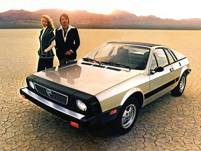 Aux USA, la Lancia Beta Montecarlo s'appelle Scorpion. Bien moins puissante que l'européenne et enlaidie, elle n'a que peu d'intérêt malgré son cockpit plus chic.