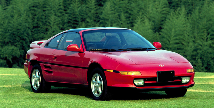 Commercialisée dès 1990 en France, la Toyota MR peut être vue comme une descendante de la Lancia Montecarlo : son concept est identique !