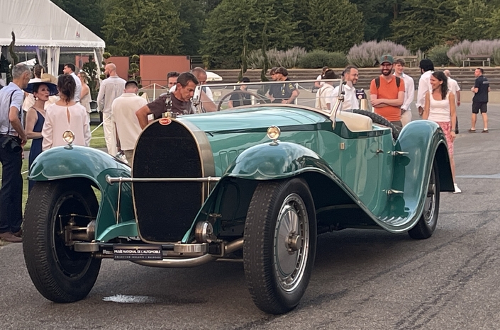 Le roadster Esders fera beaucoup parler de lui pour son absence de phares, mais aussi l'élégance suprême de sa carrosserie pourtant énorme, dessinée sous l'égide de Jean Bugatti. Elle sera perdue après que cette Royale a été recarrossée en limousine par Binder en 1938.