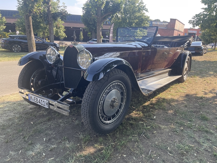 Présente officieusement au concours d'élégance de Mulhouse, une recréation de la toute première Royale, équipée d'une carrosserie Packard fin 1926. Celle-ci a été achevée en 2011.