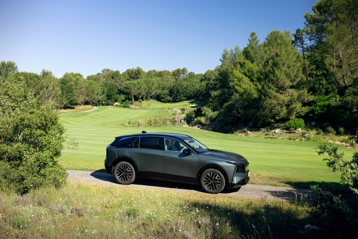 DS N°7 hybrid 145 : le SUV premium avec un moteur de citadine est-il une bonne affaire ?