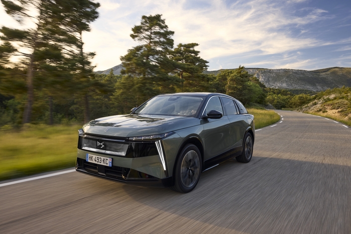 DS N°7 hybrid 145 : le SUV premium avec un moteur de citadine est-il une bonne affaire ?