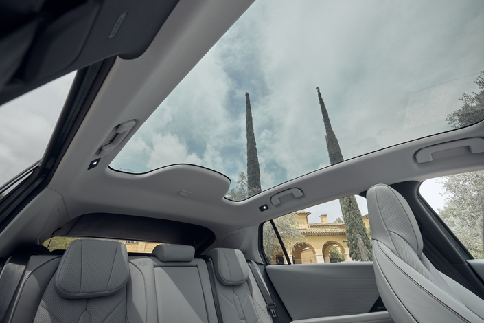 DS N°7 hybrid 145 : le SUV premium avec un moteur de citadine est-il une bonne affaire ?