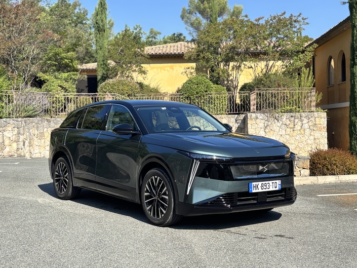 DS N°7 hybrid 145 : le SUV premium avec un moteur de citadine est-il une bonne affaire ?