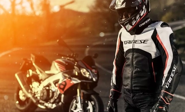 Canicule : faut-il encore porter une veste et des gants de moto en été ? La réponse est sans appel