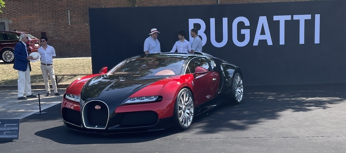 Bugatti, en voisin, à Molsheim, a fait le déplacement au Concours d'élégance, apportant notamment sa F.K.P Hommage.