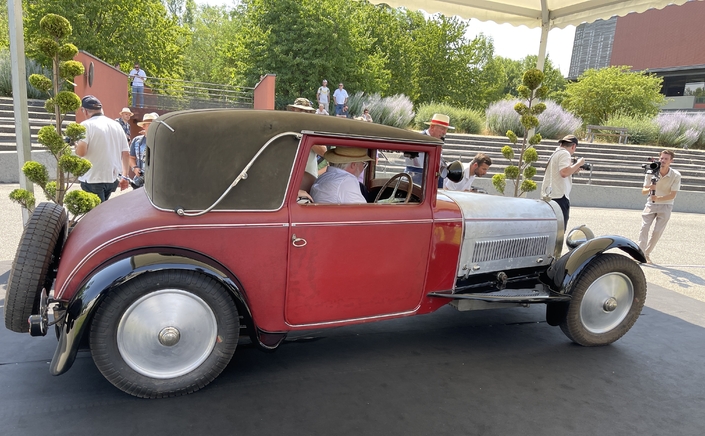 La Bugatti 38 gagnante de la catégorie D.