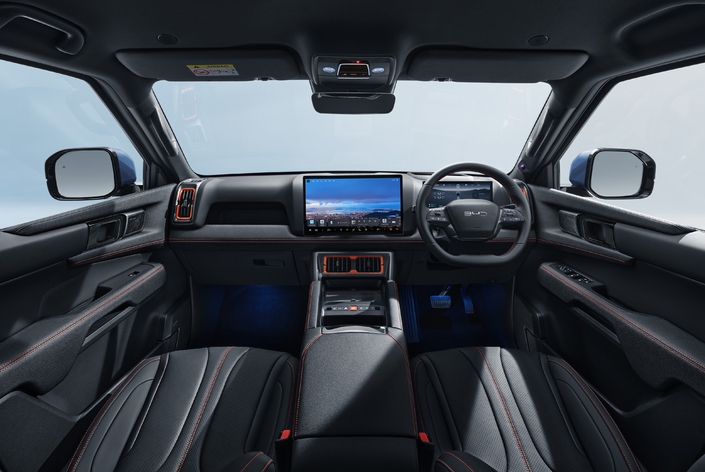 La présentation intérieure s’éloigne de l’univers des pick-up.