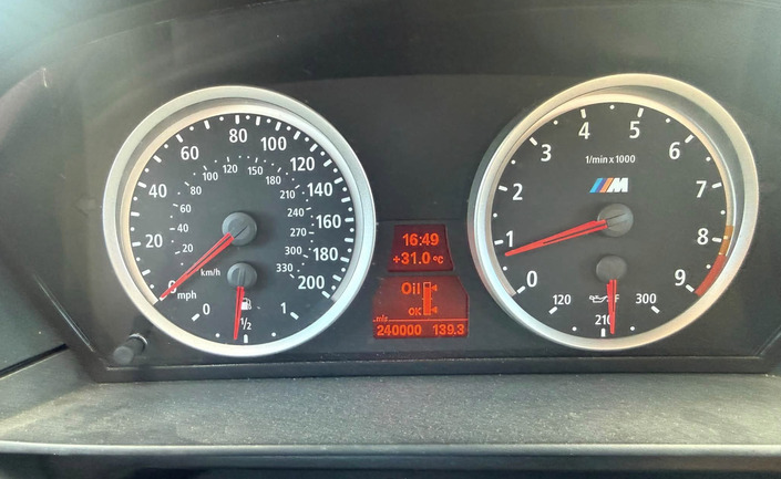 240 000 miles au compteur : cela représente un peu moins de 385 000 kilomètres.