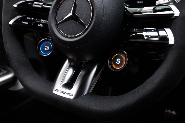 La molette de droite commande l’AMG Dynamic Select.