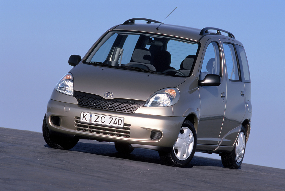 Toyota yaris xp10