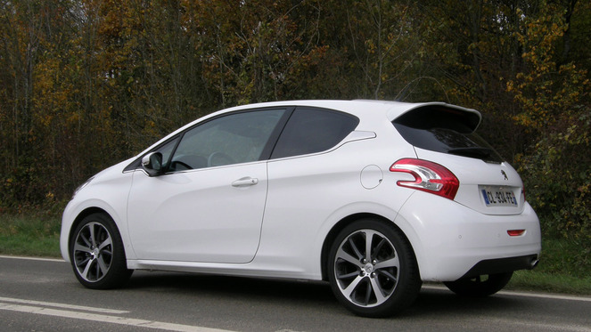 Essai - Peugeot 208 THP 155 bvm6 Féline : petite douée ou surdouée ?