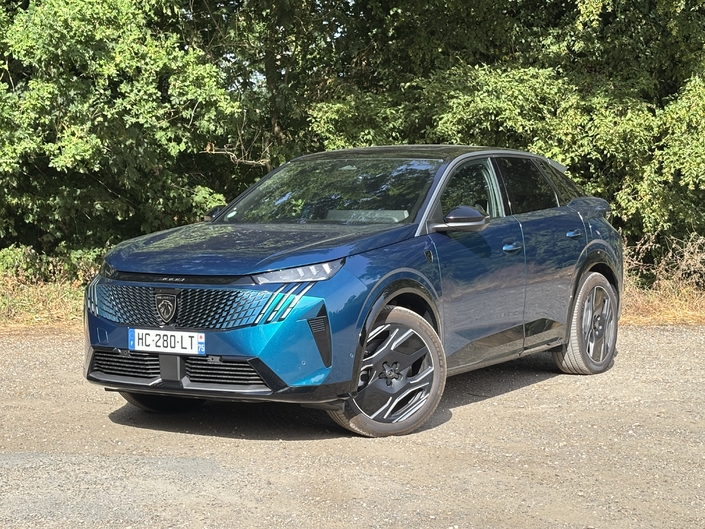 Avec sa grosse batterie, le Peugeot e-3008 Long Range est-il le SUV parfait pour les familles ?