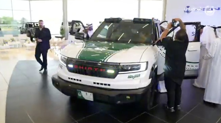 Même la police de Dubaï succombe à BYD : voici son nouveau SUV de 738 ch