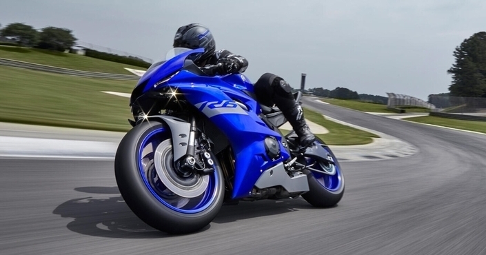Actu de la semaine : une nouvelle Honda CB400 Super Four, l’avenir de la BMW R 1300 GS en question, les modèles Triumph 2027, un scooter Yamaha à gagner et la fin de la Yamaha R6