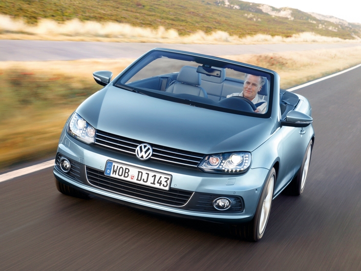 Plus douce et rapide que la Mégane 180, la VW Eos 210 ch est aussi moins vive par son comportement mais pas moins sûre.