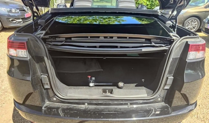 Toit baissé, le coffre de la Renault Mégane 3 CC n'est ni logeable, ni vaste ni accessible.