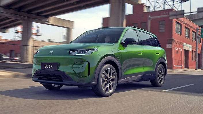 Les marques chinoises investissent en Europe afin de concurrencer les marques européennes avec des modèles électriques performants, à l’image de ce SUV citadin B03X qui dispose de batteries LFP à très haute densité lui offrant jusqu’à 382 km d’autonomie WLTP.