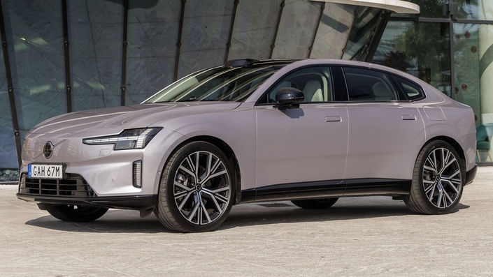 C’est la 91e édition du salon parisien qui voit le retour de Mercedes et de Volvo, le constructeur suédois qui n’était pas présent depuis une dizaine d’années viendra avec une grande délégation de modèles dont la grande berline électrique ES90 lancée fin 2025.