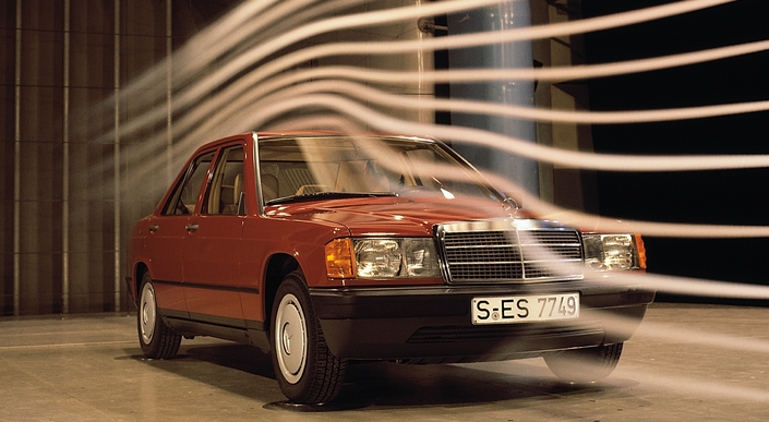 Avec un Cx de 0.33, la Mercedes 190 se situe très favorablement lors de sa sortie fin 1982, juste après l'Audi 100 C3 au Cx de 0.30.