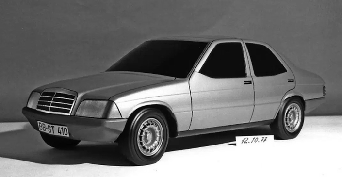 Dès 1977, le parti-pris aérodynamique de la future Mercedes 190 est évident, et d'une modernité stupéfiante pour l'époque.