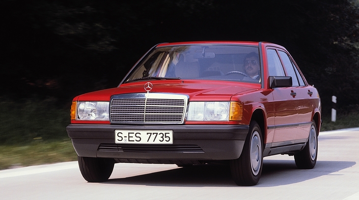Encore aujourd'hui, la Mercedes 190 E séduit par sa sécurité, son confort et son insonorisation. Même son moteur fait preuve d'une belle vaillance, malgré une boîte bien trop longue.
