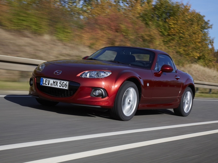 Sur la route, la Mazda MX-5 offre un plaisir de conduite rare, même quand on ne conduit pas vite.