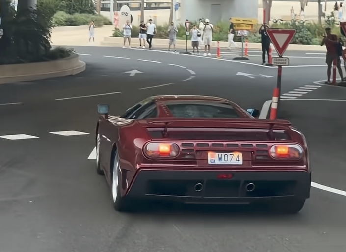 Alonso a effectivement craqué pour une Bugatti EB110 GT