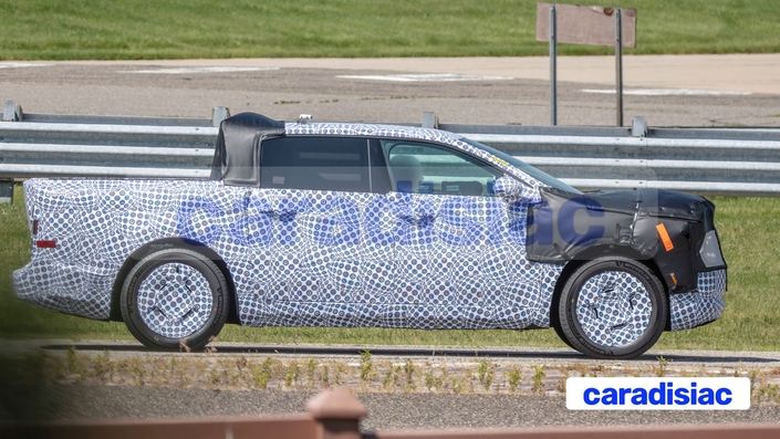 Pour sa plateforme UEV qui équipe ce pick-up électrique, Ford a investi cinq milliards de dollars. Pour créer la plateforme mais aussi pour moderniser les sites chargés de produire les éléments qui serviront aux futurs modèles électriques de la marque qui seront assemblés aux USA. Le pick-up est le premier d’entre eux.