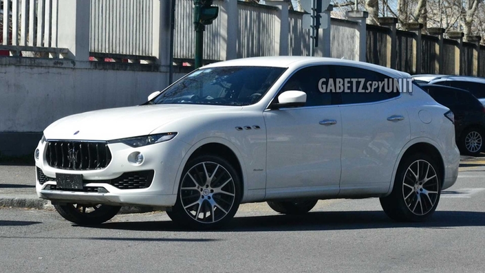 Le futur Maserati Levante restylé prend la lumière