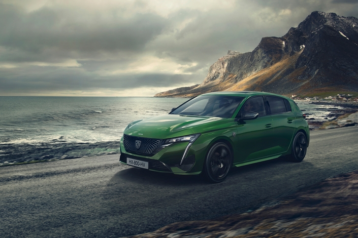Peugeot 308 : la seule compacte thermique française assemblée en France.
