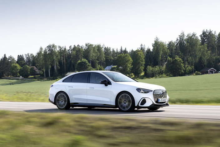 Mercedes Classe C électrique (2026) : a-t-elle les armes pour faire plier sa rivale la BMW i3 ? 