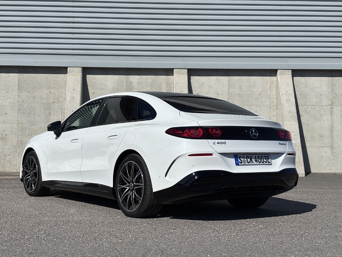 Si elle arbore une silhouette de fastback, la nouvelle Classe C conserve une malle en guise de coffre.