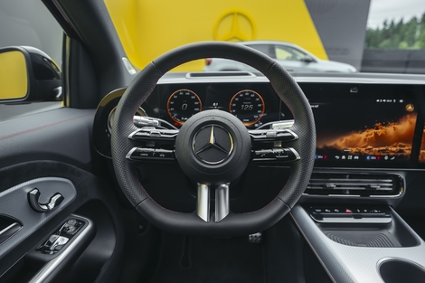 L'ergonomie mise sur le tout-tactile, jusque sur les branches du volant.