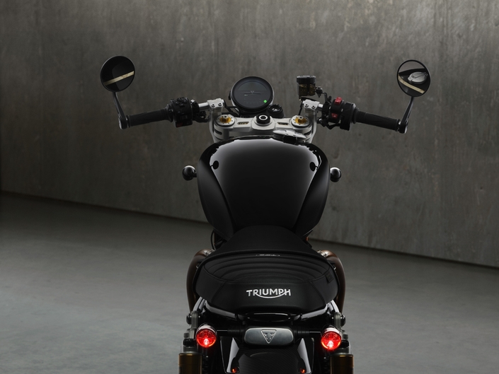 Carbone, Akrapovič, Öhlins et 22 000 € : Triumph présente la Speed Twin 1200 TFC, le néo-rétro ultime
