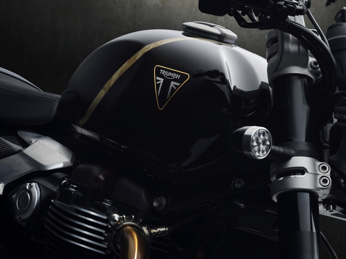 Carbone, Akrapovič, Öhlins et 22 000 € : Triumph présente la Speed Twin 1200 TFC, le néo-rétro ultime