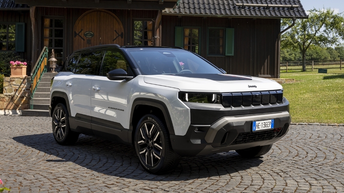 Le Jeep Compass 4xe est électrique mais mérite-t-il le maillot du meilleur grimpeur ?