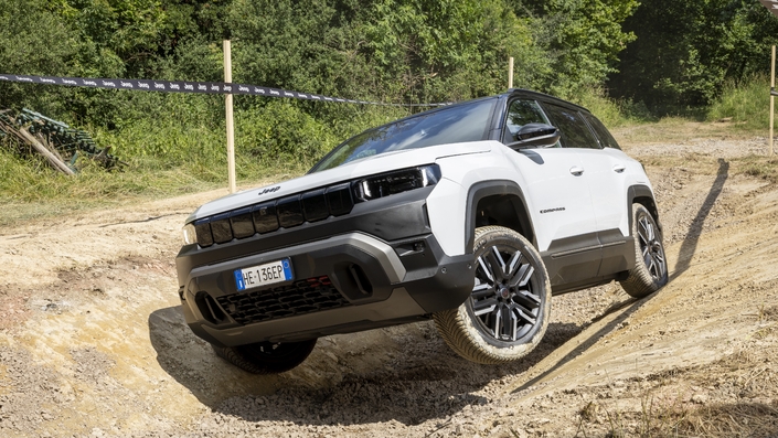 Le Jeep Compass 4xe est électrique mais mérite-t-il le maillot du meilleur grimpeur ?