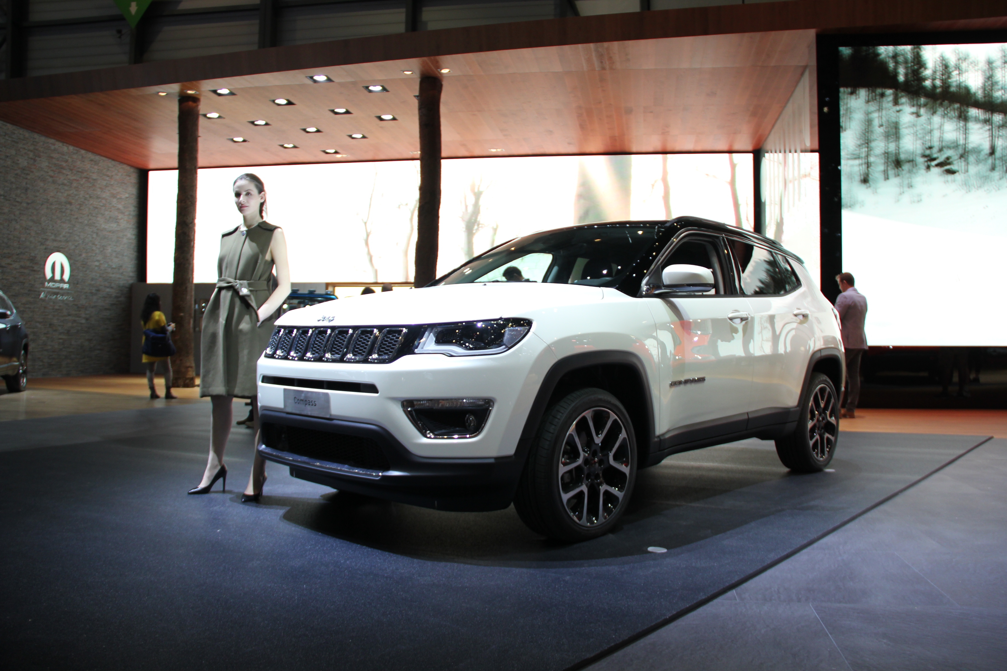 Jeep Compass baby Grand Cherokee Vidéo en direct du salon de Genève