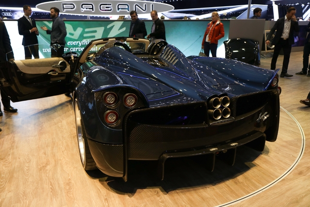 Pagani Huayra Roadster : 2,7 millions ! - En direct du salon de Genève 2017