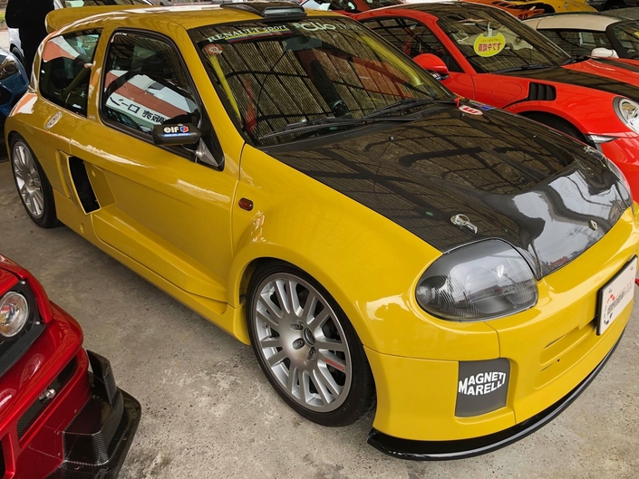 Une Renault Clio V6 Trophy homologuée route au Japon