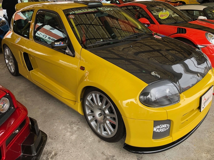 Une Renault Clio V6 Trophy homologuée route au Japon